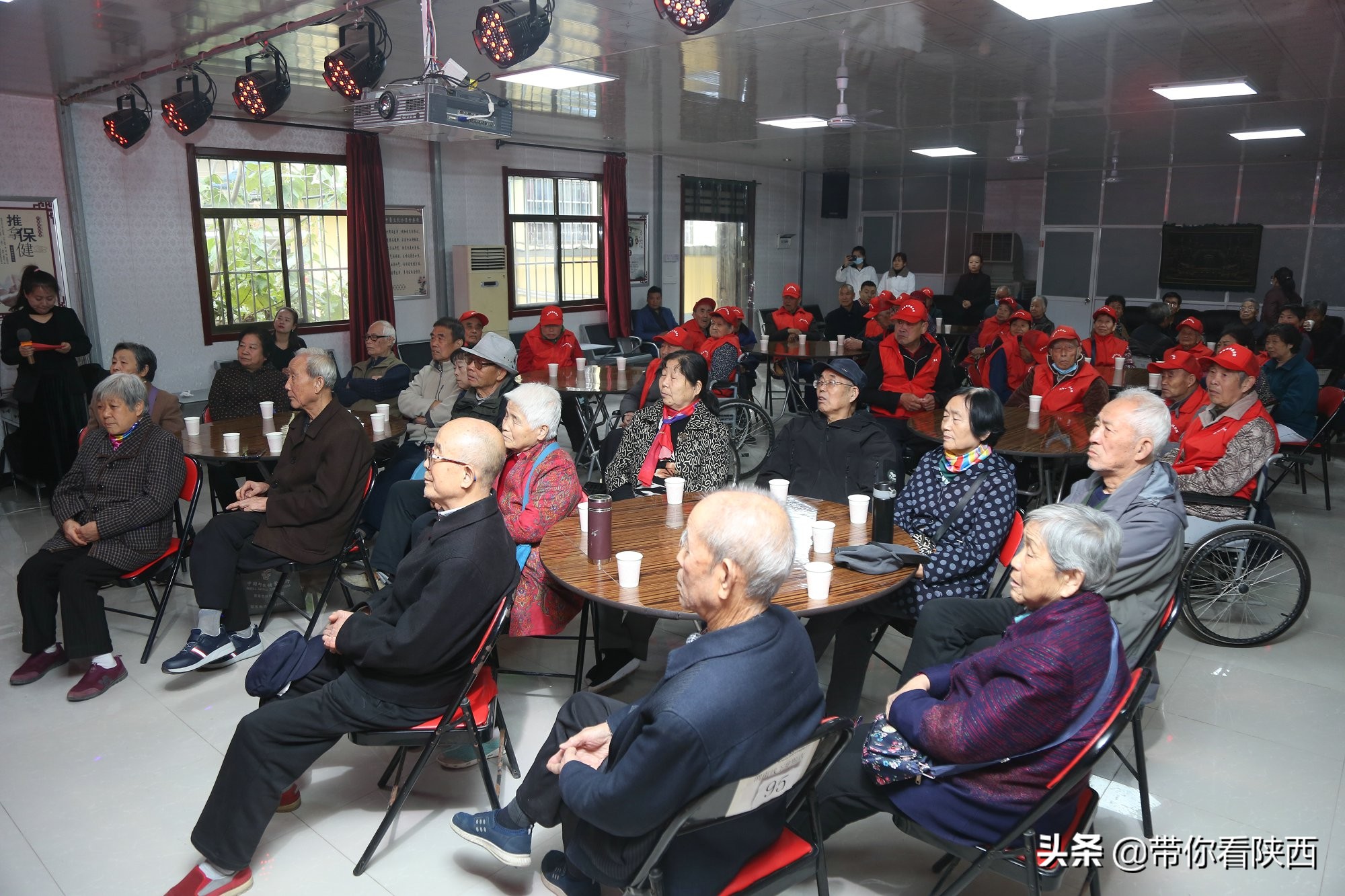 谷泽天下生态农场走进渭南市景华医养院举办重阳节爱心慰问活动