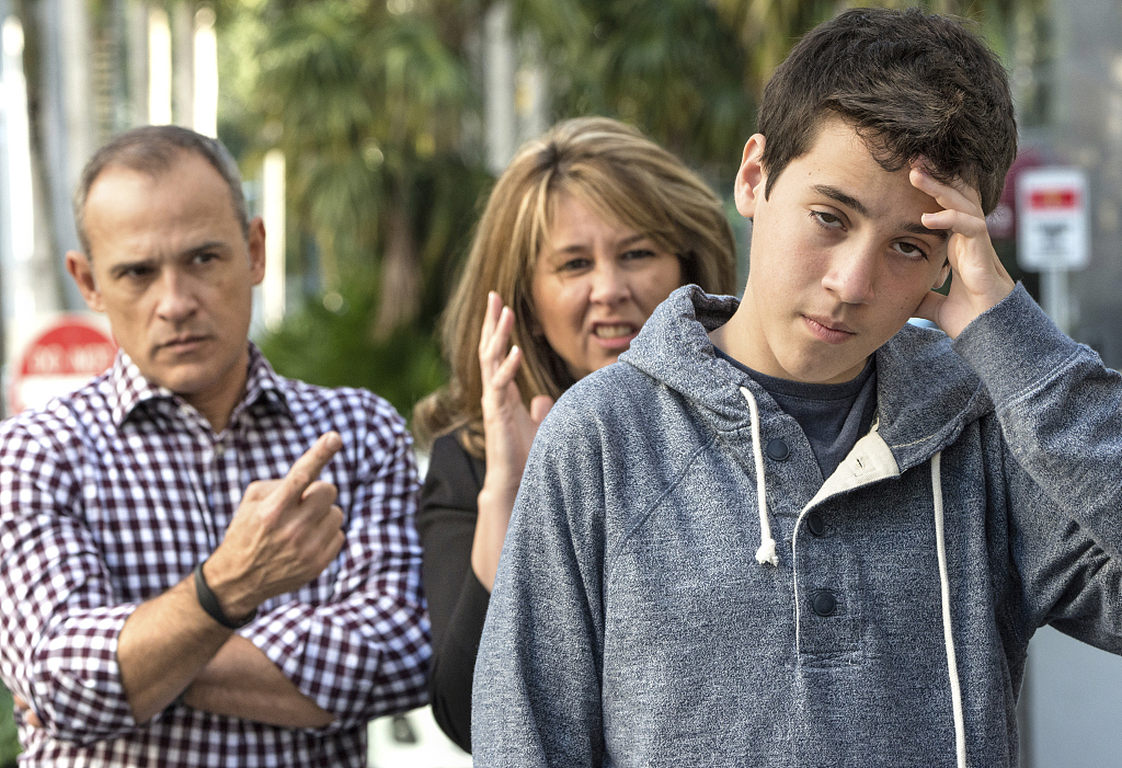 孩子学习成绩好骄傲自满怎么办,孩子考试成绩差家长很暴躁怎么办