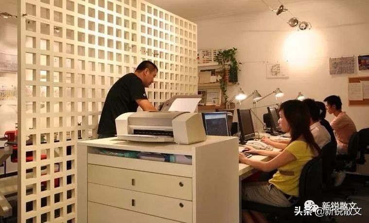 小说：临近退休，武老师在教室里被人照着脸就是一拳