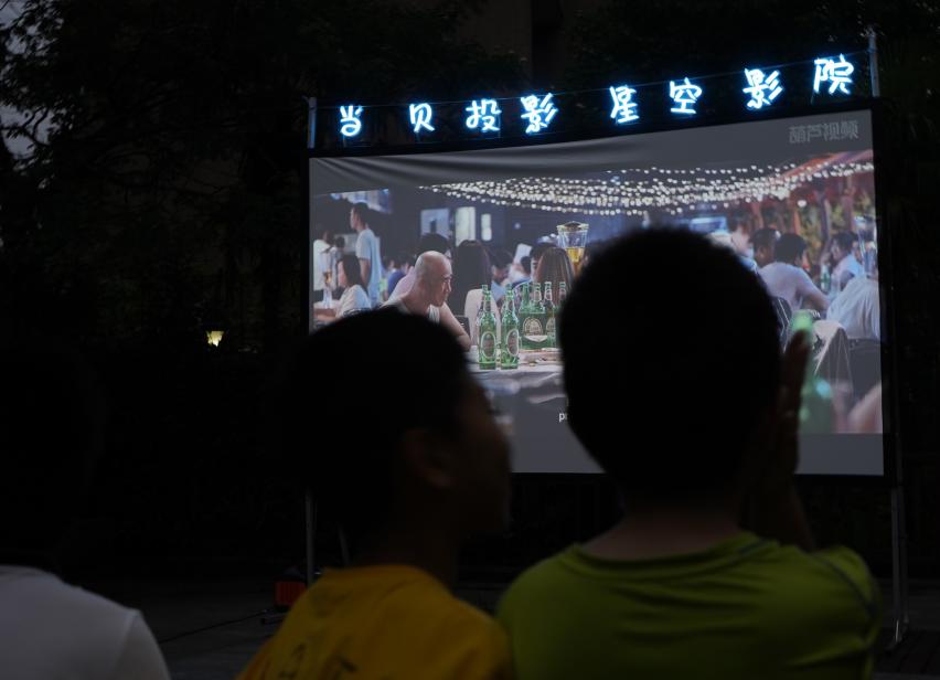 杭州露天电影播放,杭州一小区的这把火差点酿成悲剧