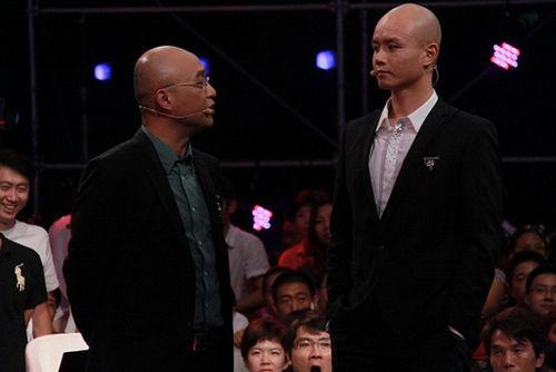 乐嘉一个人的性格是与生俱来的,乐嘉一切的改变都是身不由己