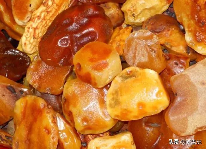 蜜蜡里面的白花越来越明显,蜜蜡白花变色的过程