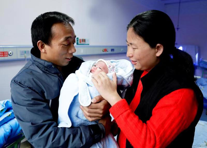 低体重早产儿命悬一线,危重早产儿临转运前命悬一线