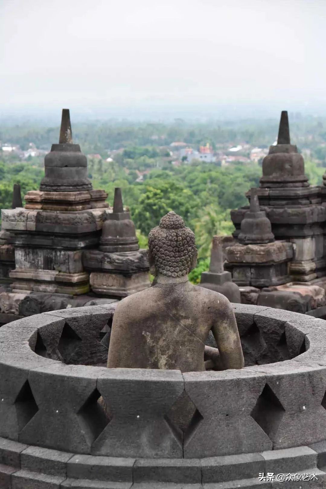 世界最大的佛寺在哪里,婆罗浮屠塔附近寺庙