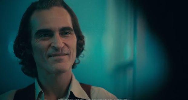 他不是演得好，他就是小丑本人