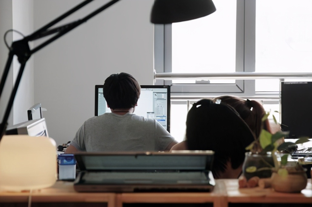 辛苦考进“*草烟**局”,福利待遇没得说,结果干了没3个月就溜了?