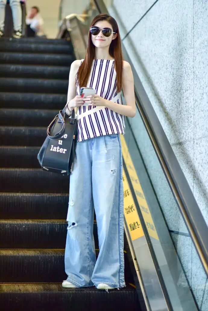 高腰雪纺衫搭配阔腿裤,缎面条纹雪纺衫这样穿时尚洋气