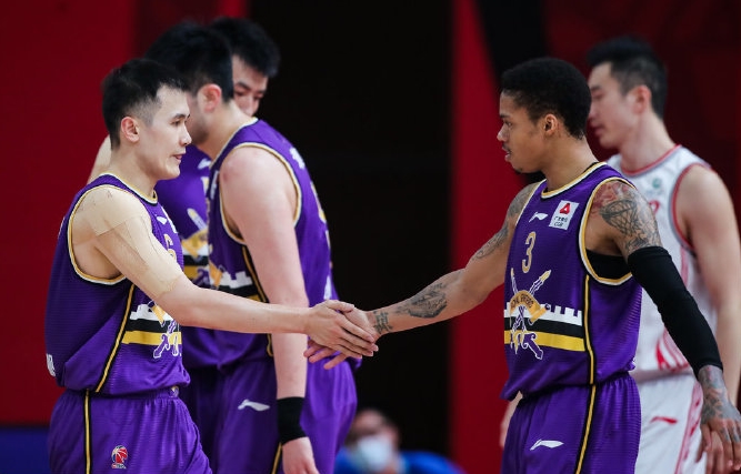 cba约瑟夫杨独揽41分,约瑟夫杨最后下场