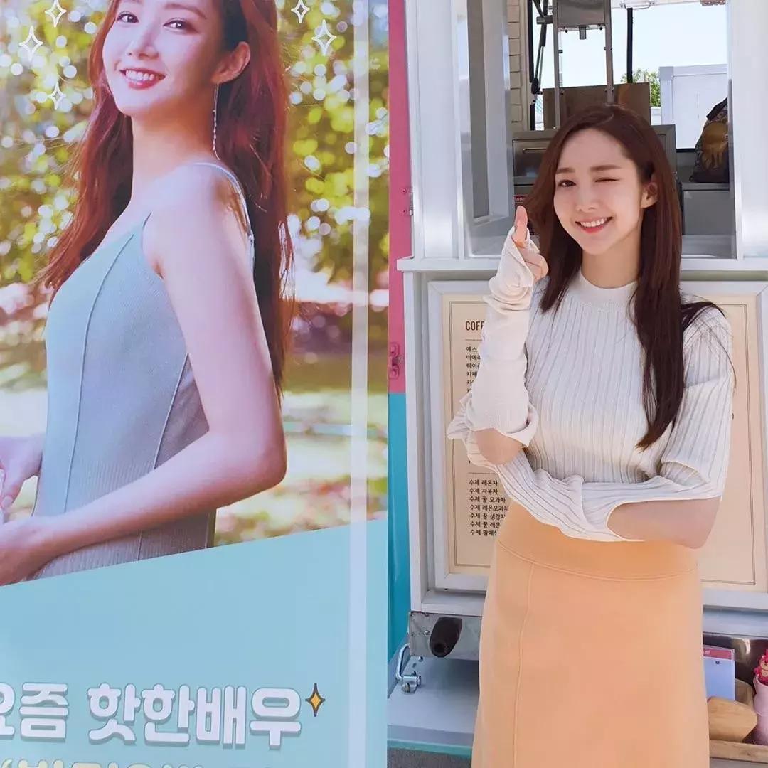 明星日常私服穿搭朴敏英,朴敏英她的私生活高甜吻戏合集