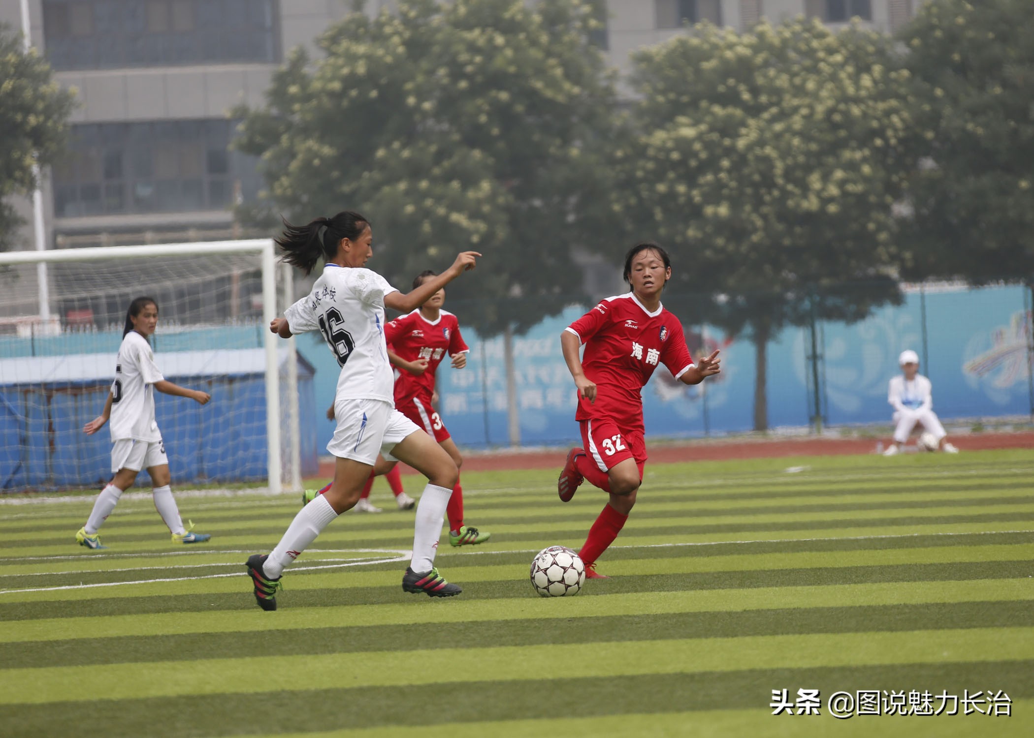 足球球员受伤瞬间,盘点足球比赛上的精彩瞬间