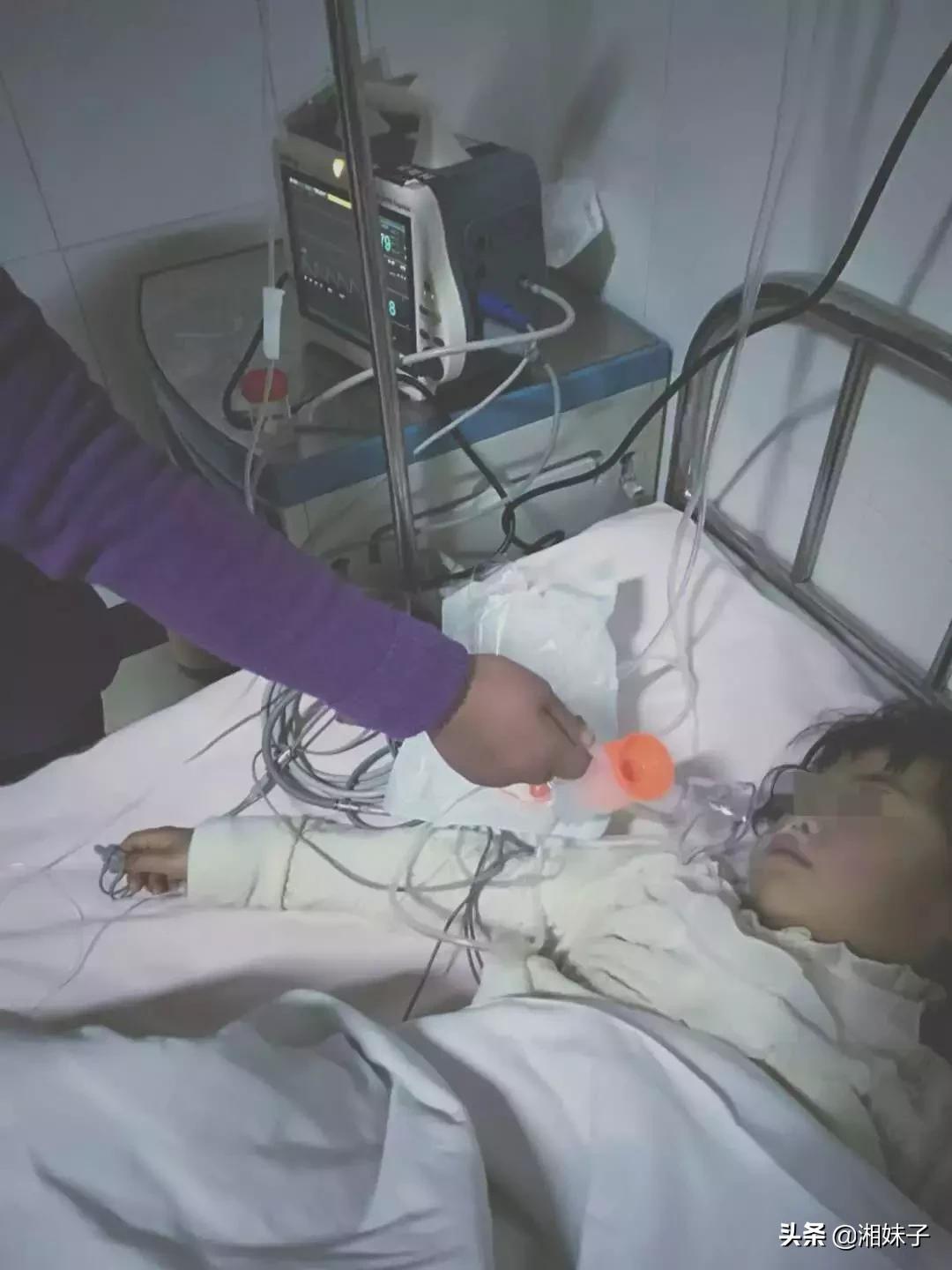 8岁女童在学校遭殴打致*体下**大出血！疑云有待解开，奶奶最关心孩子上学问题