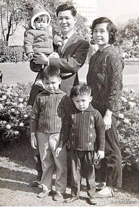 混黑帮、被咒克夫、承认当小三？“江湖女人”伍姑娘的彪悍人生