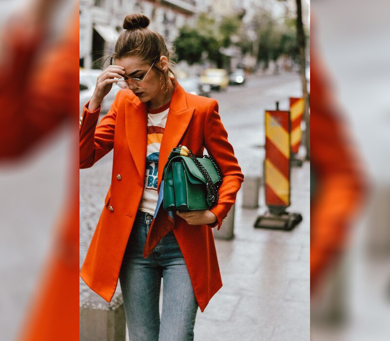 今年秋冬流行的西装外套款式,时尚今年的西装外套越短越时髦