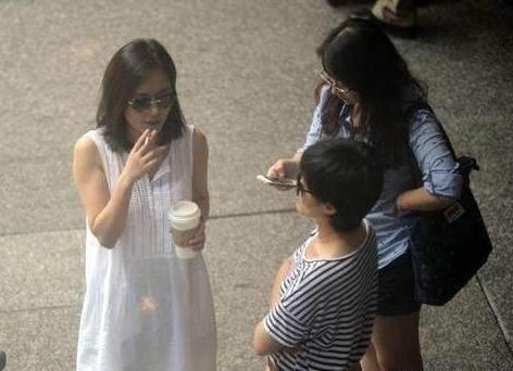 老烟枪的十大女明星,女明星老烟枪视频