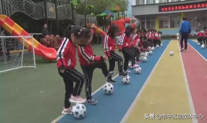 快乐足球幼儿园,快乐足球幼儿园体育活动