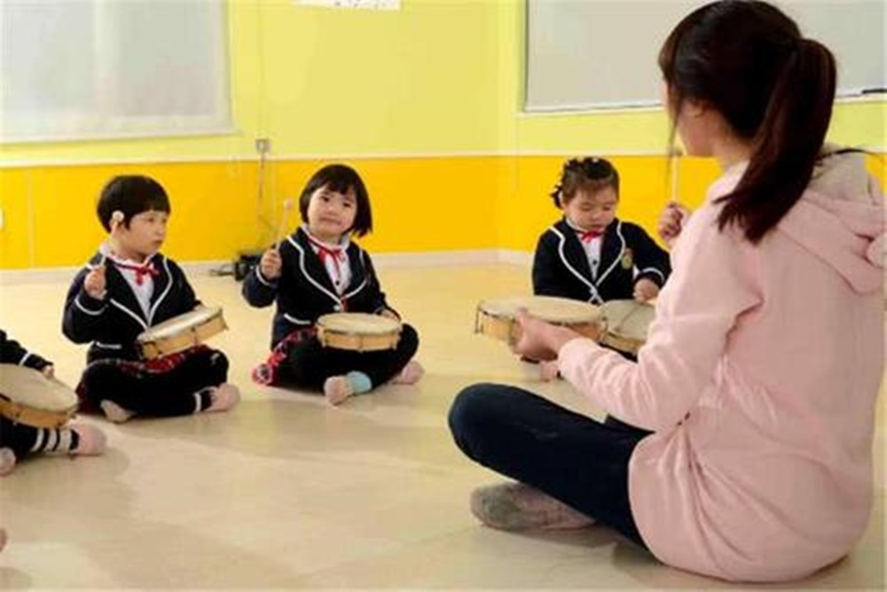 幼儿园橘子拍照创意摆拍,儿童水果拍照摆拍