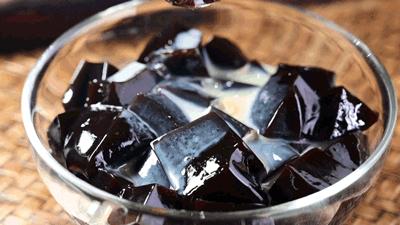 龟界百事通做的龟苓膏，煲前还要先玩火