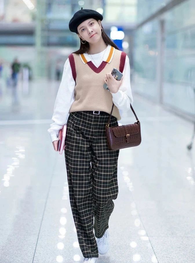 初秋百搭减龄学院风衬衫穿搭分享 (秋季学院风穿搭推荐)