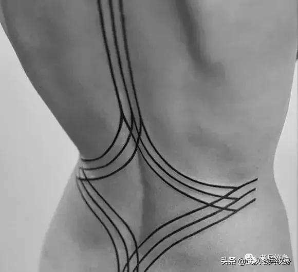 黑臂风格纹身,让人惊叹的纹身