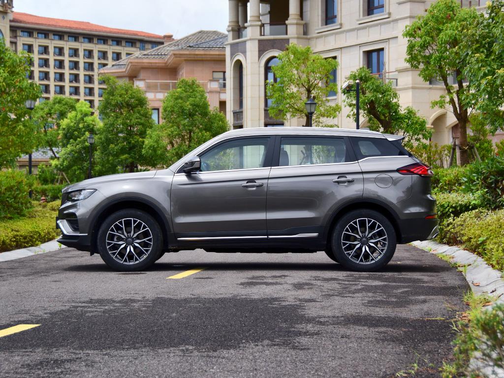 同级别杀伤力太强实拍吉利博越pro,吉利博越pro的爬坡能力