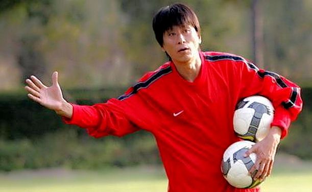 英超争议之王一细节让国足蒙羞,“黑三”制造者成中国足球绝唱