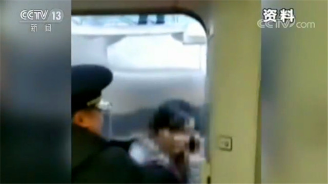 女乘客冲闯检票口,上海车站冲闯检票口后续