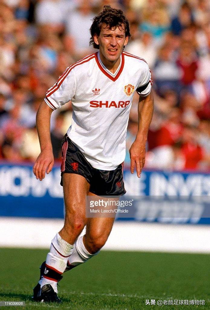 英格兰第一铁汉，骨折踢完比赛，40年前战胜曾国足，爱穿牛逼鞋