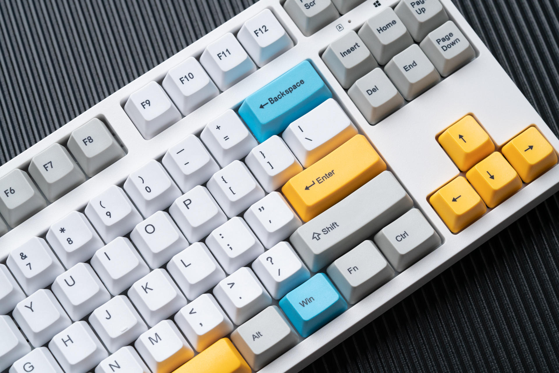 入门级性价比热插拔键盘,高斯键盘gs87d什么轴最好用