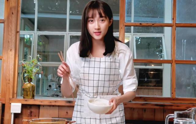 关晓彤螺蛳粉正宗做法,关晓彤蔬菜三明治用的什么生菜