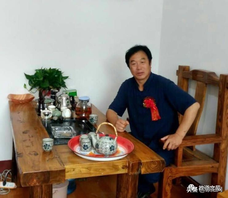 宏新说世相（一）夸乡长（小小说）