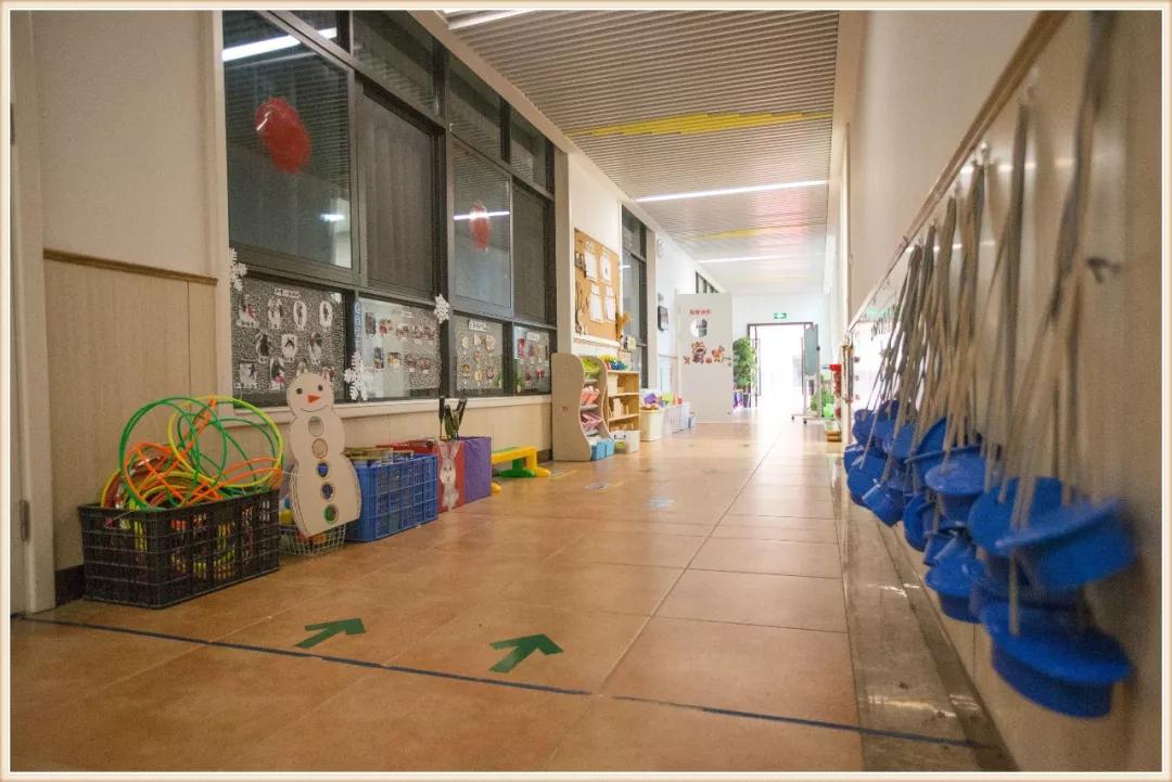 小班寒冷的冬天主题美工区域投放,小班主题我喜欢夏天环境创设要求