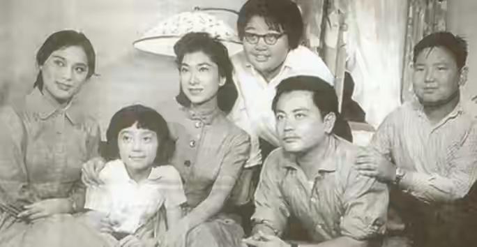 谢贤沈殿霞邓光荣结拜照片,邓光荣沈殿霞谢贤结拜霸气出场