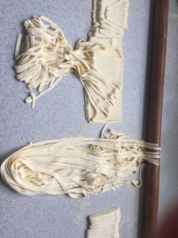 怎么做手擀面筋道不容易断,自己手擀面为什么一煮就断