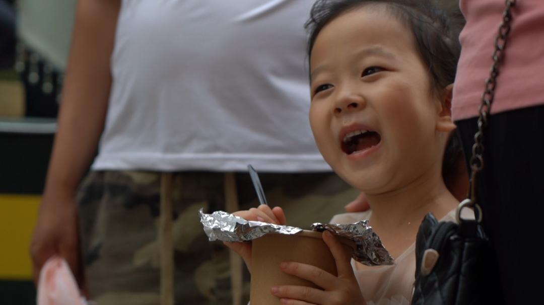 石家庄小伙用腹语拍段子年入千万,石家庄腹语小哥