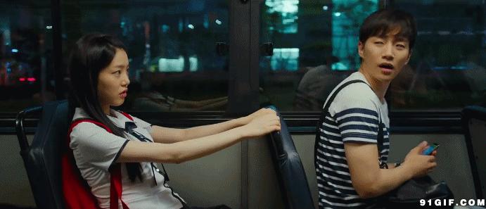 如何判断12星座是否喜欢你,12星座男喜欢你的真实表现