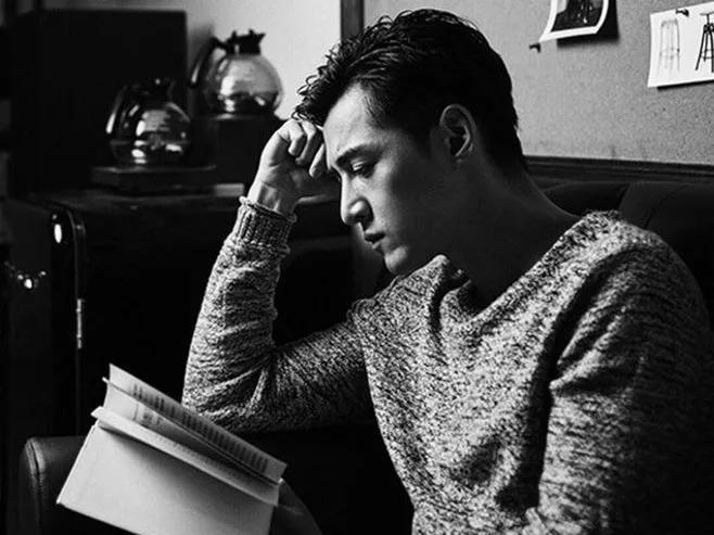 胡歌走过了一段艰难的路,胡歌活成了男生想要的样子