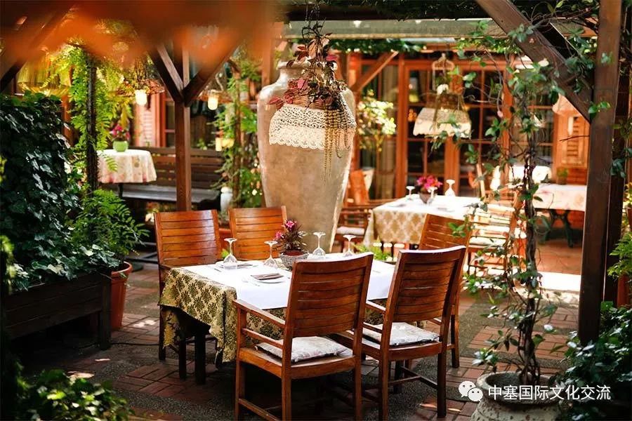 贝尔格莱德老街区饮食,在贝尔格莱德吃北京烤鸭