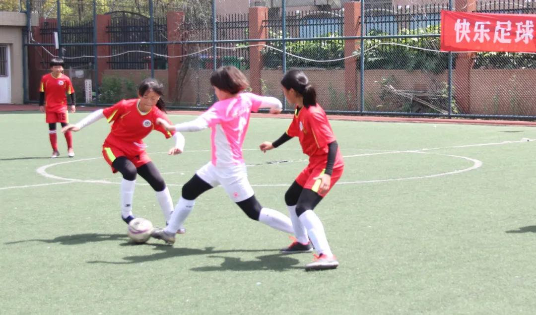 南通市小海小学在区第五届青少年足球联赛中喜获佳绩