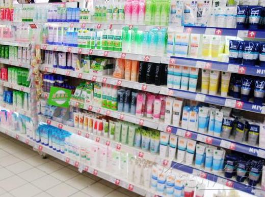 超市藏在货架底精品洗面奶，不仅便宜关键效果好，导购都不会告诉你