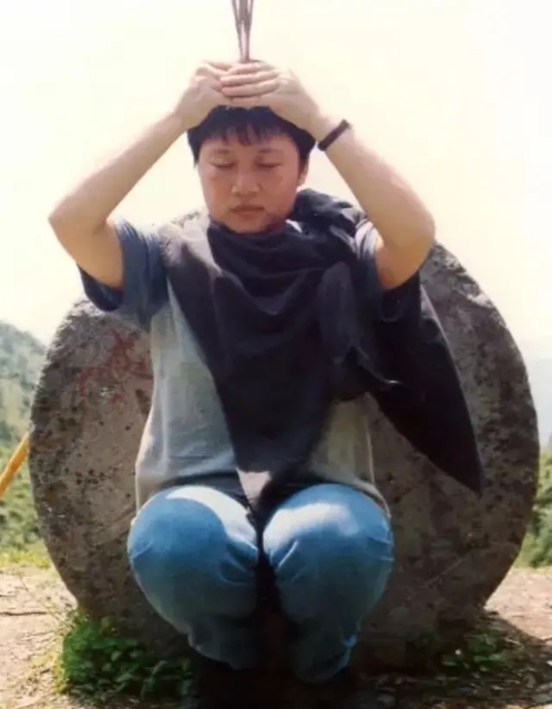 真正的歌坛一姐李娜,李娜出家前最后一次唱青藏高原