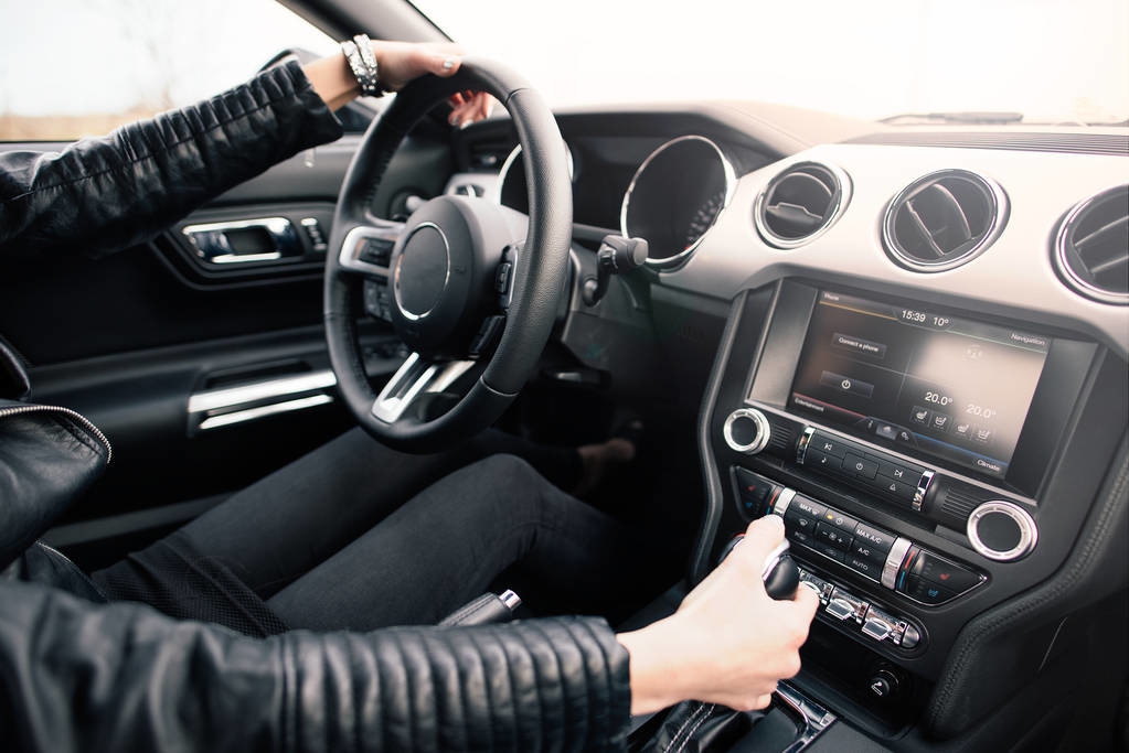 众泰t700不启动不踩刹车也能启动,众泰t7002017款1.8t双离合旗舰型