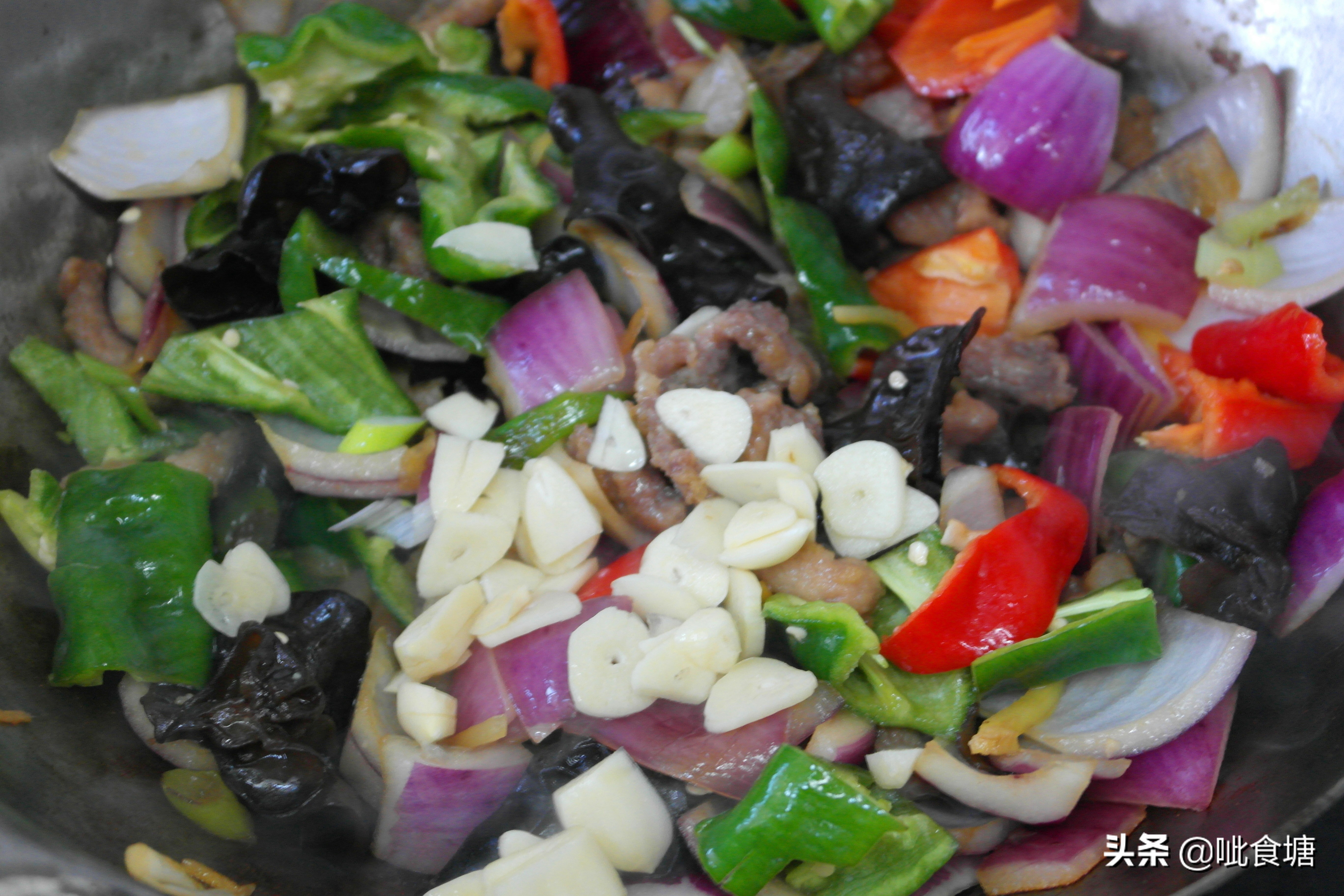 猪肉怎么炒好吃又嫩滑,猪肉怎么炒既营养又好吃