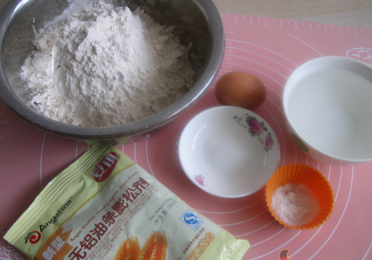 炸油条要怎么发面才能炸出油条来,炸油条可以用酵母和泡打粉发面吗