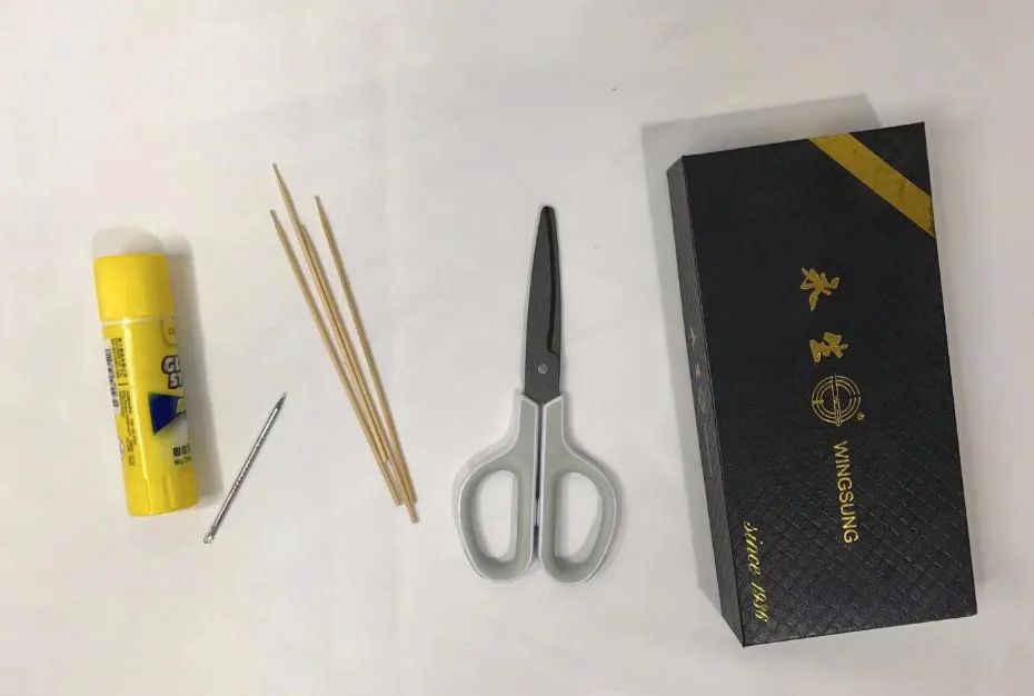 简单的足球小制作,纸盒足球制作教程