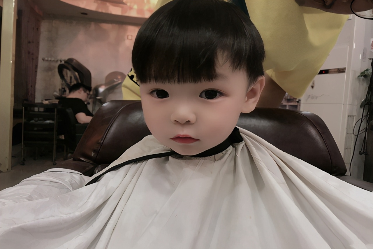 孩子非常抗拒理发怎么引导,怎么能让孩子不害怕理发