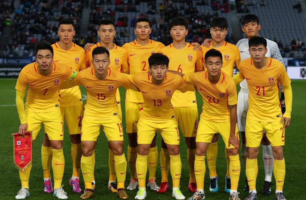 足球夹球犯规几秒算犯规,足球夹球犯规吗