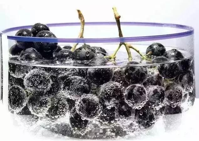 73岁人大代表研发洗衣神器，十年油汗渍霉菌，异味顽垢，轻松泡走