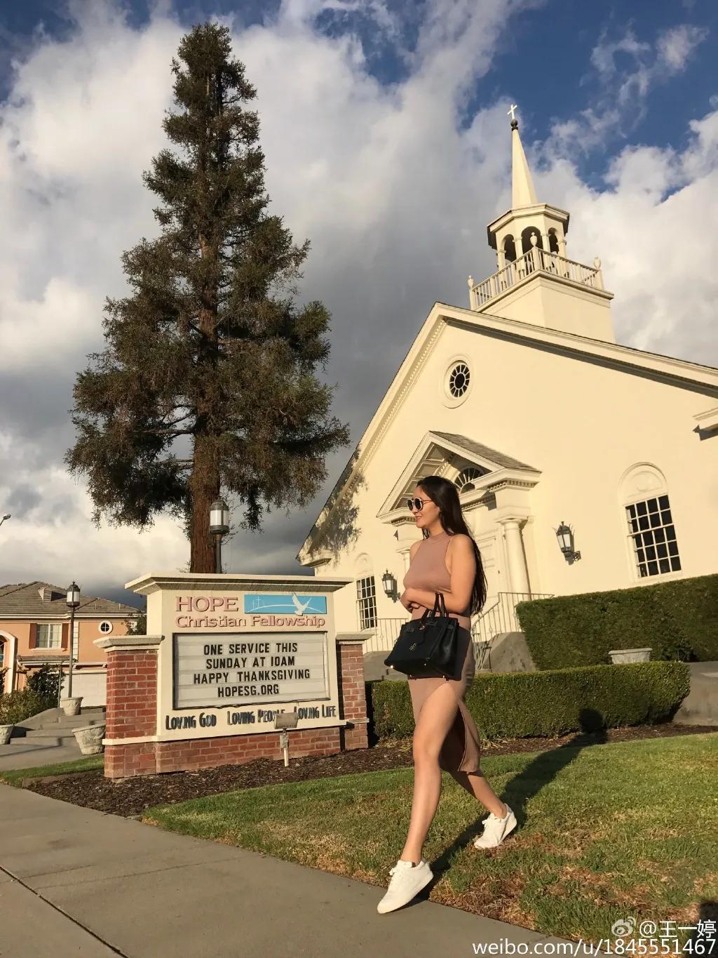 「早晚要认识」帅气逼人的国脚杨旭和他美艳女主持太太