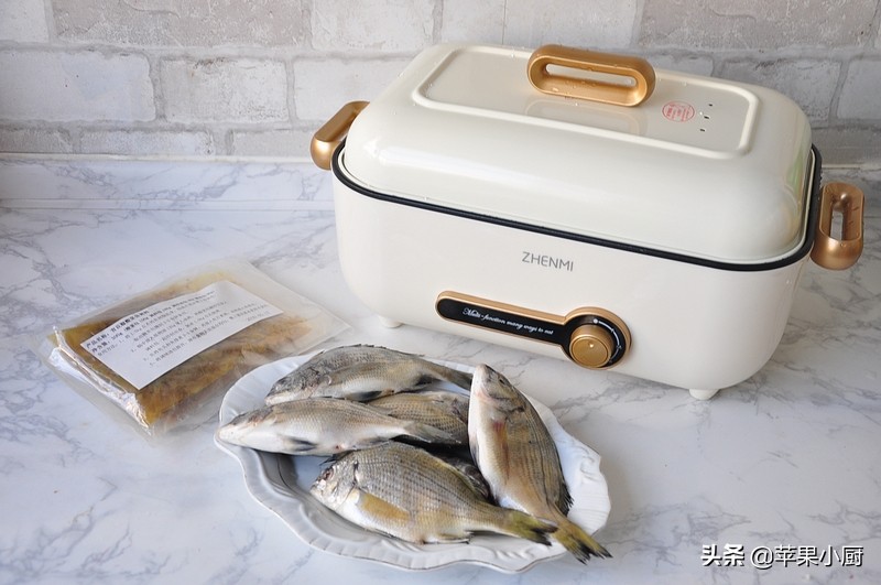 巧手主妇用海鱼做酸菜鱼，味道也不错，汤鲜肉也美味，都说味不错