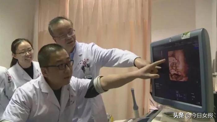 中国首例女儿移植妈妈子宫,中国首例试管婴儿的孩子